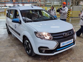 Изображение к новости АвтоВАЗ начал выпуск первого электрокара Lada e-Largus