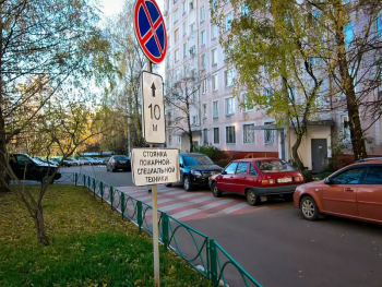 Изображение к новости В Москве введут ограничение на парковку у подъездов